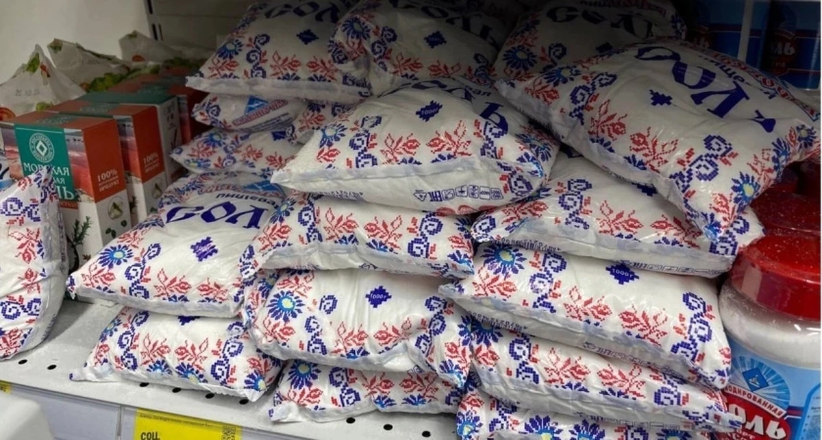 Sprytne gospodynie wykupują sól na kilogramy i nie znają problemów: oto co z nią robią – 3 pomocne porady