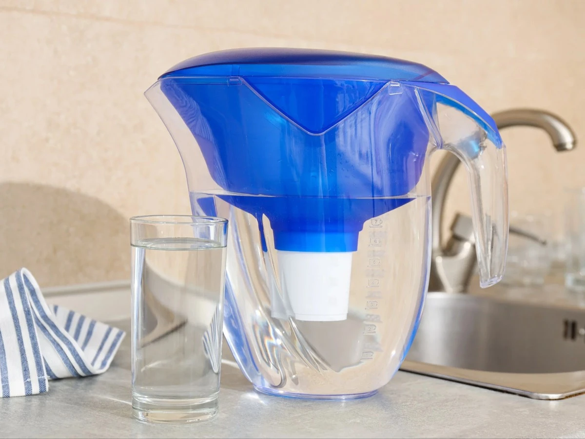 Czy filtry do wody usuwają mikroplastik? Wyniki badań – Dom Wprost