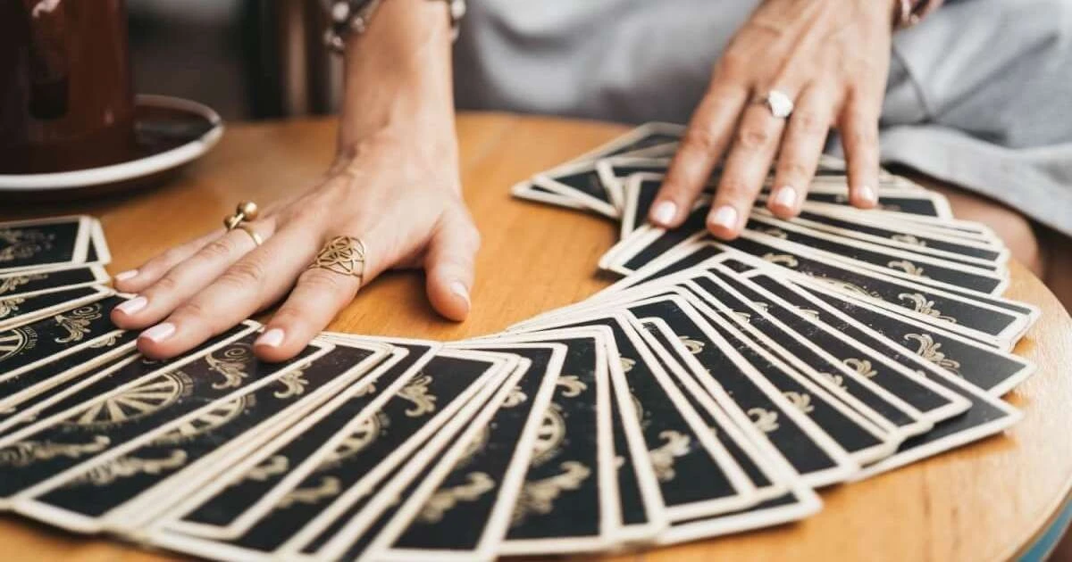 Tarot na 17 lutego 2026: Co Karty Mówią Dla Twojego Znaku Zodiaku?