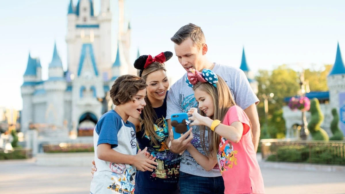 ilekosztujewyci-extra-1.webp Ile kosztuje wycieczka do Disney dla 4-osobowej rodziny w 2026 roku? Przewodnik po budżecie - image 1
