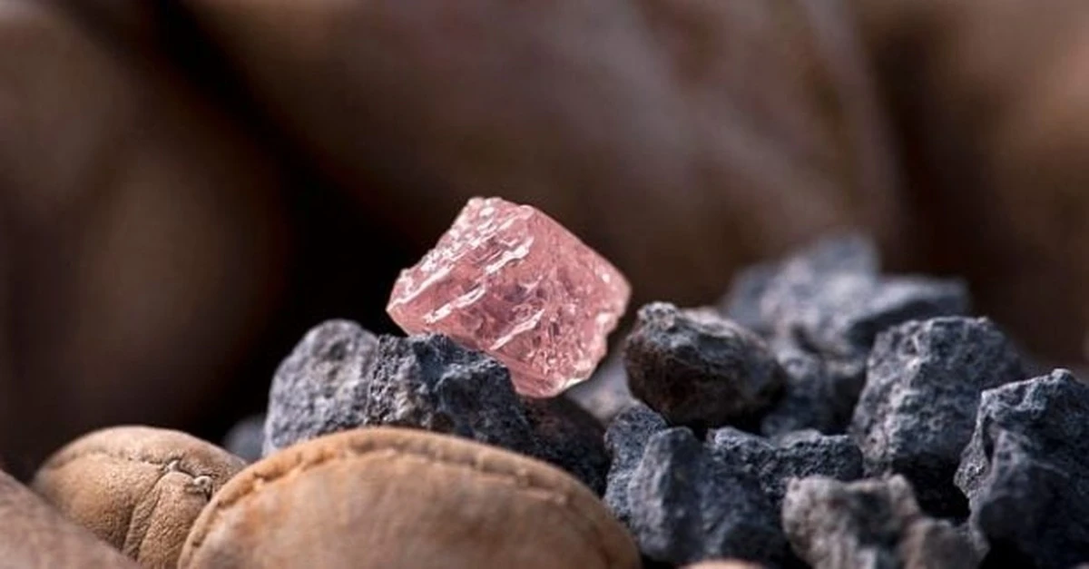 Chińscy naukowcy stworzyli minerał twardszy od diamentu – to może zmienić przemysł