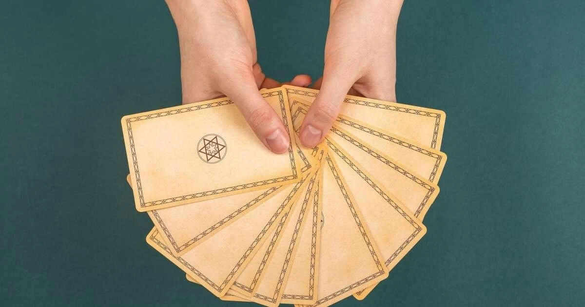 Tarot na sobotę, 21 lutego 2026: Kluczowe przesłanie dla 12 znaków zodiaku