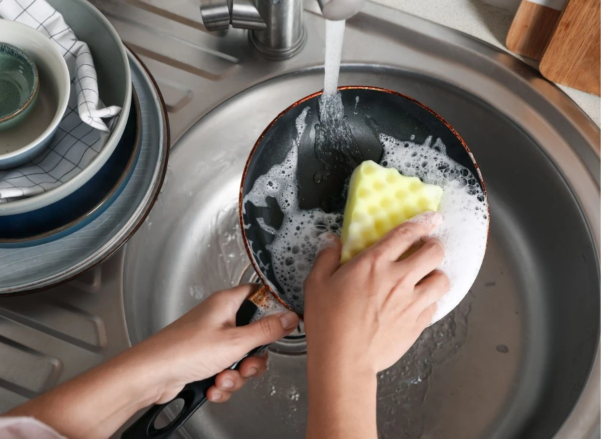 Sekret babuni na przypaloną patelnię: zapomnisz o szorowaniu!