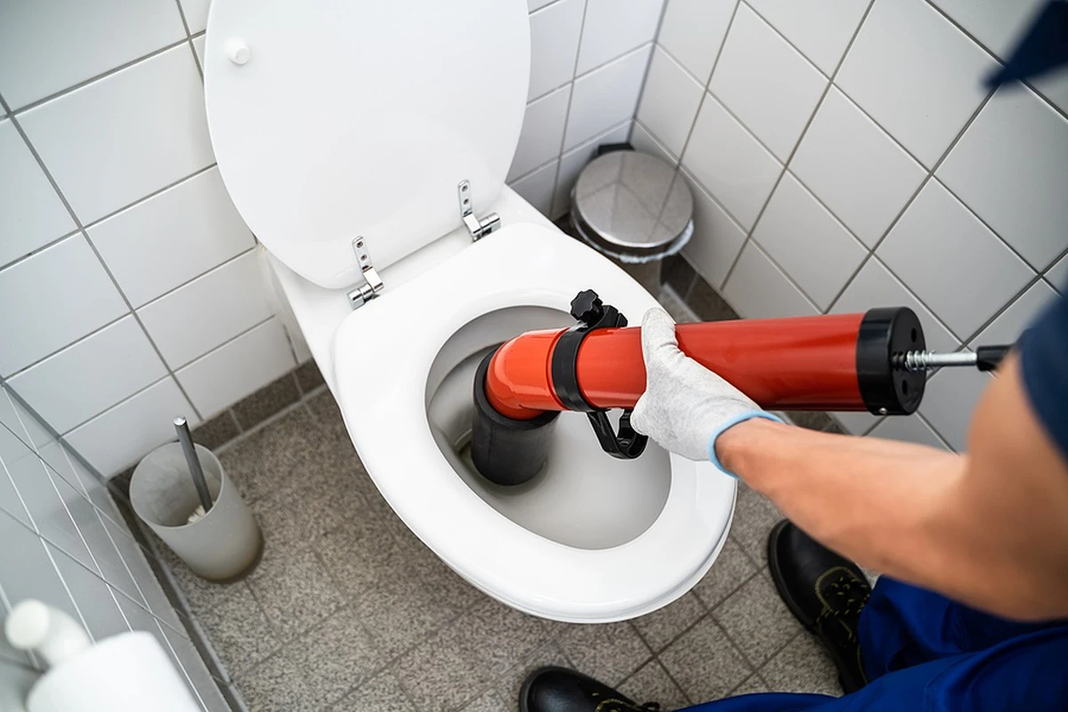 dlaczegozupaika-extra-1.webp Dlaczego zupa i kawa niszczą Twoje rury: szokująca prawda o tym, co wyrzucasz do toalety - image 1