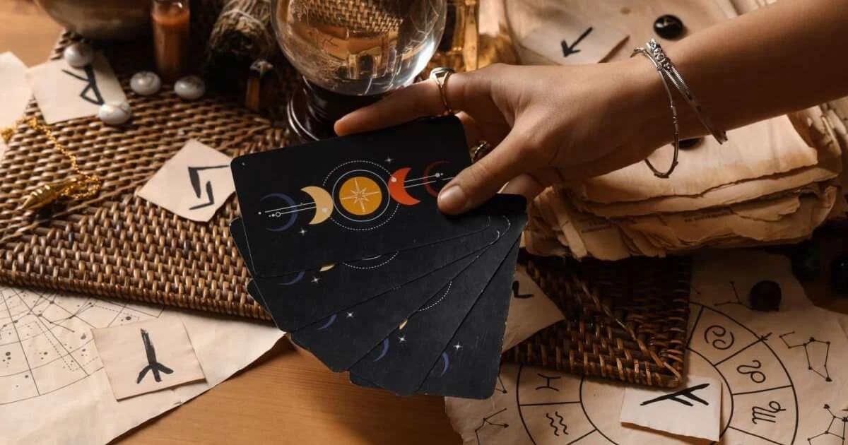 Tarot na tydzień 2-8 marca 2026: Co karty mówią o Twoim znaku zodiaku?