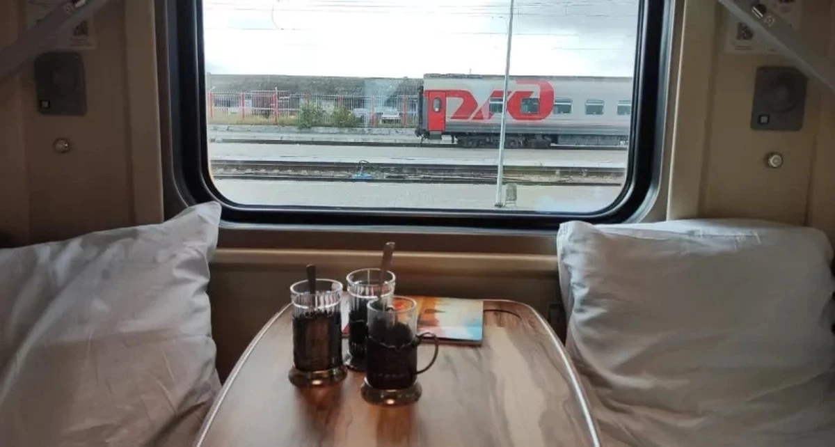 Wagon sypialny: głową do przejścia czy nogami? Ekspert zdradza, jak spać w pociągu