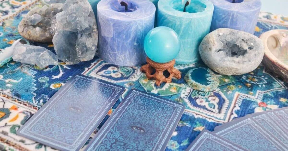 Tarot na Twojej dłoni: Klucz do emocjonalnej równowagi dzisiaj, 10 lutego 2026