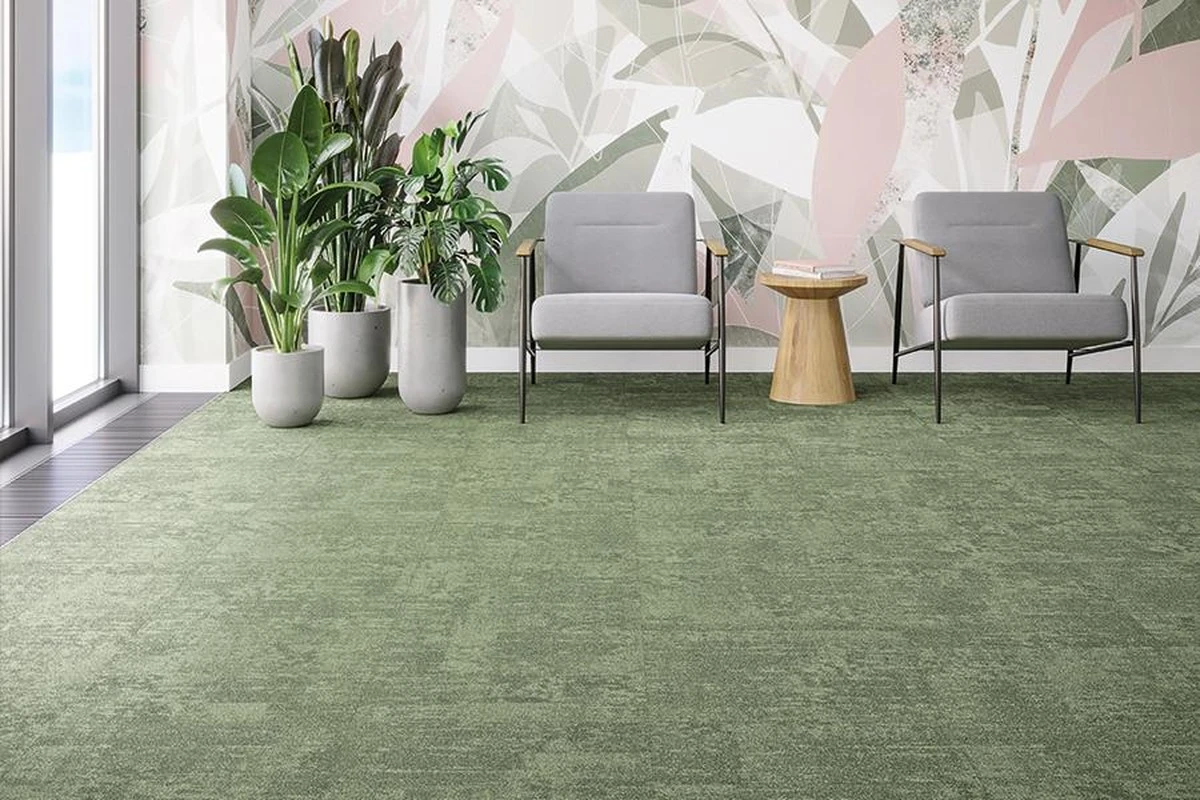 Dlaczego projektanci porzucają laminat i parkiet? Odkryto rozwiązanie łączące ciepło z elegancją - image 1