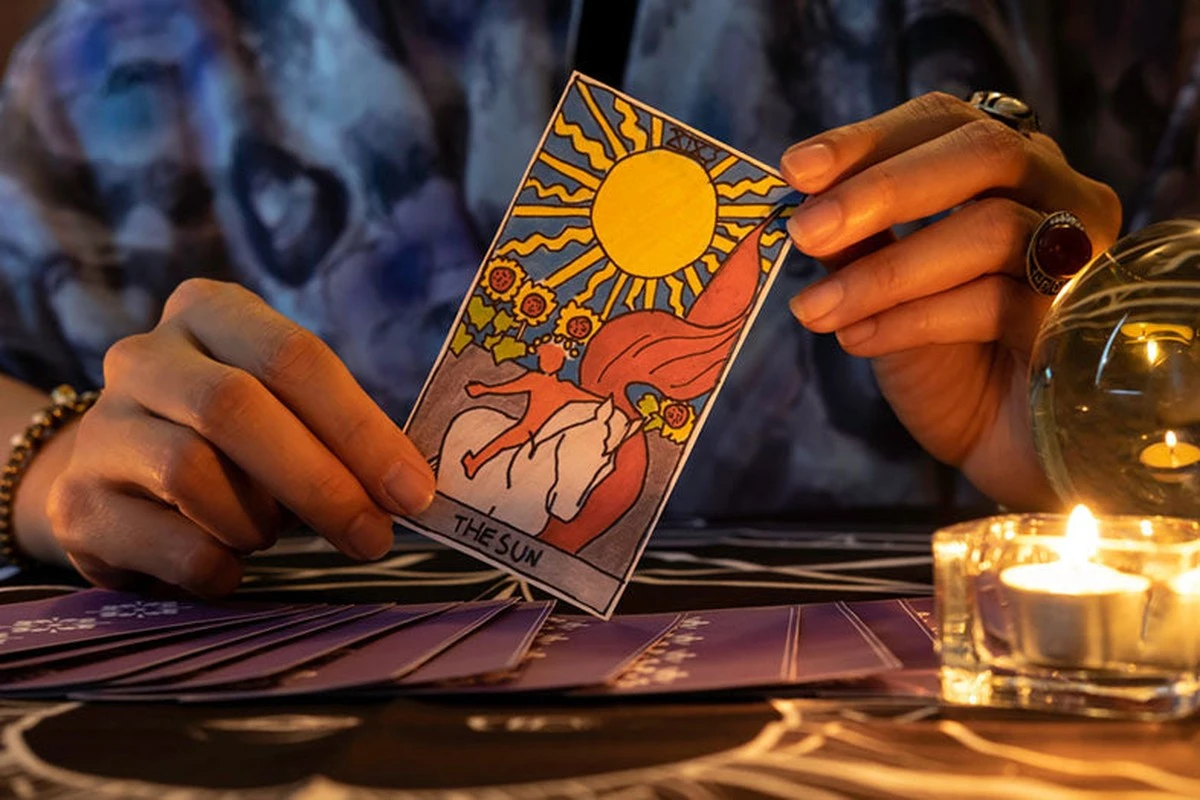 Tarot na środę, 19 lutego 2026: Co karty mówią o Twoim znaku zodiaku? - image 1