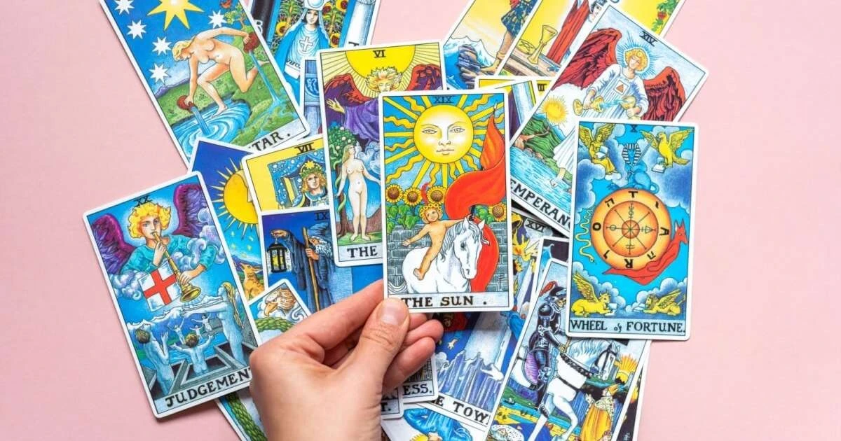 Tarot na tydzień 16-22 lutego 2026: niespodziewane zwroty akcji czekają na Ciebie