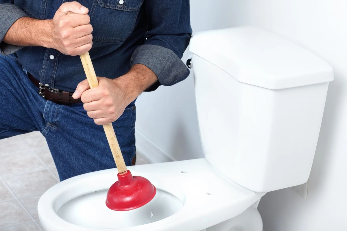 dlaczegowyrzuca-extra-1.webp Dlaczego wyrzucanie papieru toaletowego do toalety to błąd, który kiedyś odkryłem - image 1
