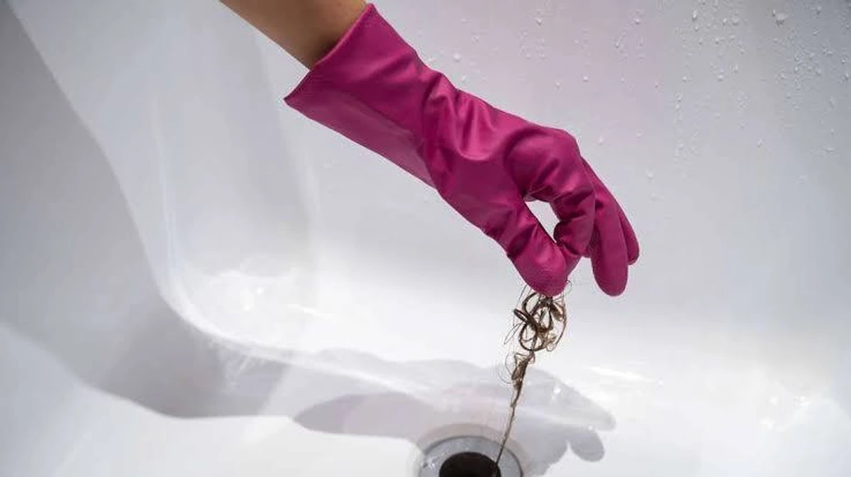 Plastikowa strzykawka uratuje Twój odpływ: Hydraulik zdradza prosty sposób na pozbycie się zatorów w wannie