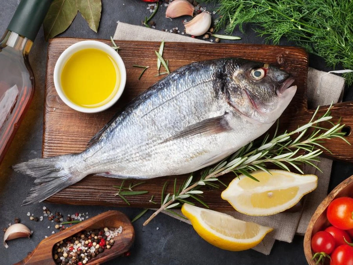 Ryba z solanki: sekret restauracyjnego smaku bez nieprzyjemnego zapachu - image 1