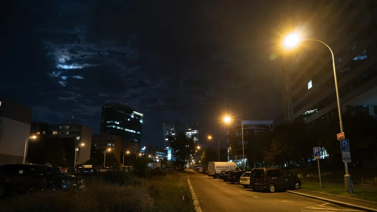 Zmiana w oświetleniu Prahy. Nowe lampy będą świecić cieplej, ale nie wszędzie