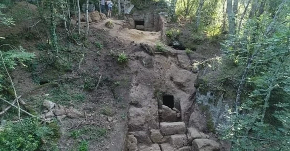 Odkryciearcheologów włochach: nietknięta grobowiecz 2600 lat ujawnia sekrety Etrusków