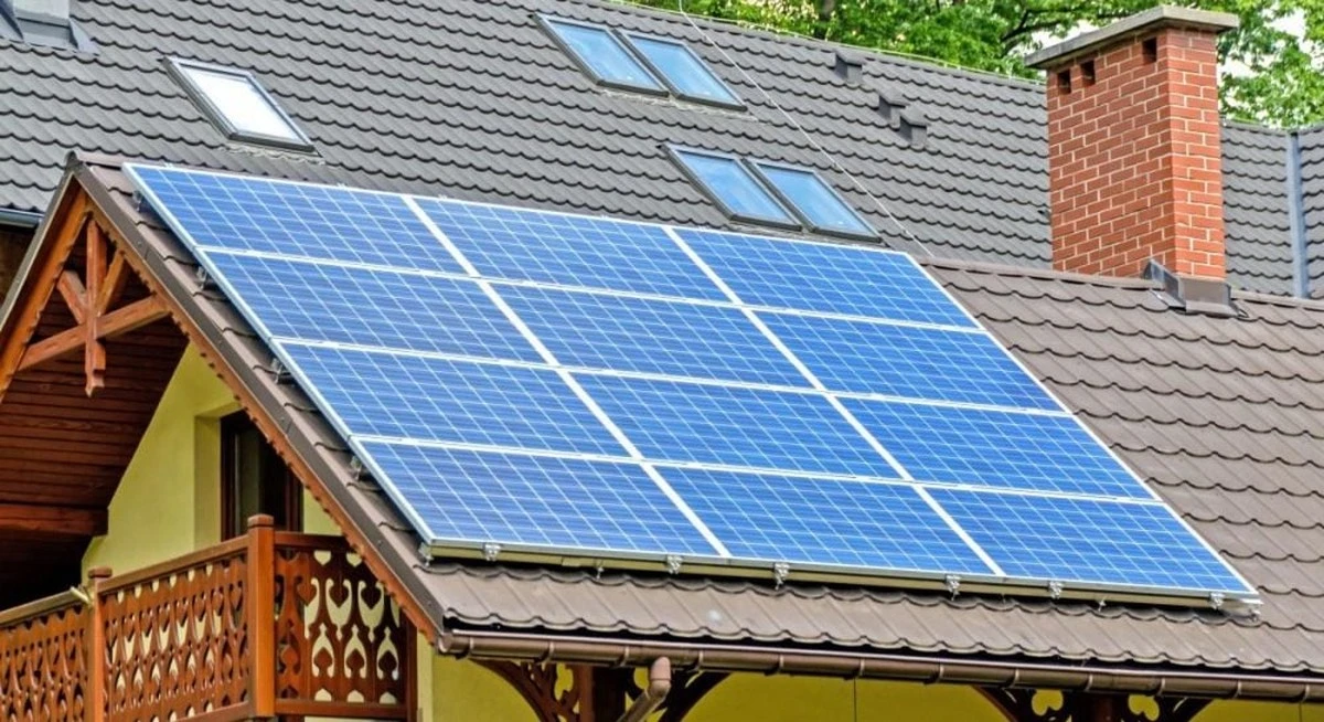 Większa moc z Twoich paneli? Ten prosty trik z nachyleniem daje zaskakujące efekty