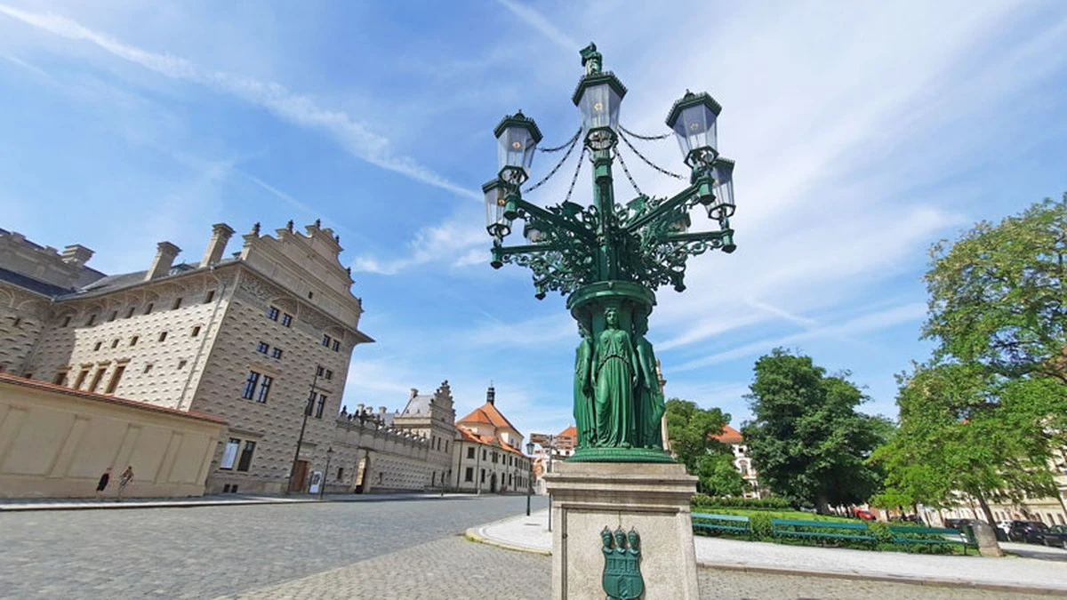 zmianawoswietle-extra-1.webp Zmiana w oświetleniu Prahy. Nowe lampy będą świecić cieplej, ale nie wszędzie - image 1