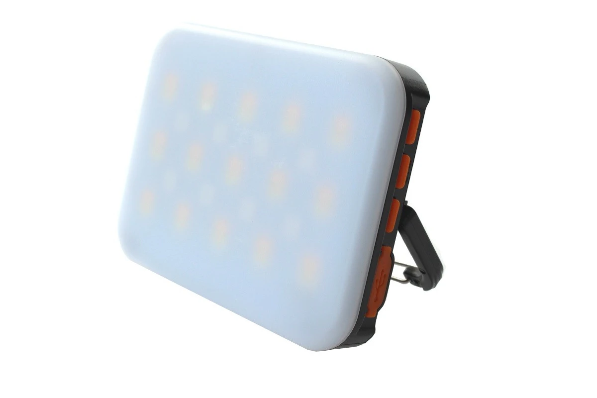 Aldi: wielofunkcyjna lampa LED za 18 euro skradnie serca (do 4 zastosowań!) - image 1