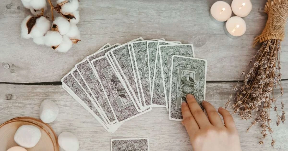 Tarot na wtorek: Co karty mówią dla Ciebie 17 marca 2026?