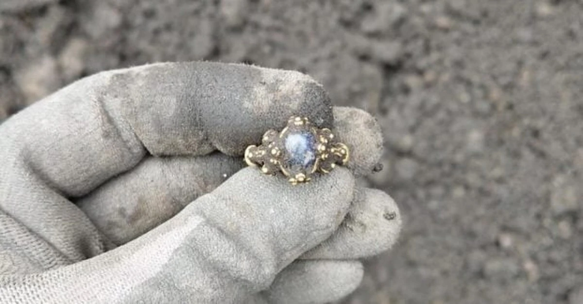 Skąd wzięła się ta olśniewająca niebieska biżuteria z epoki wikingów?