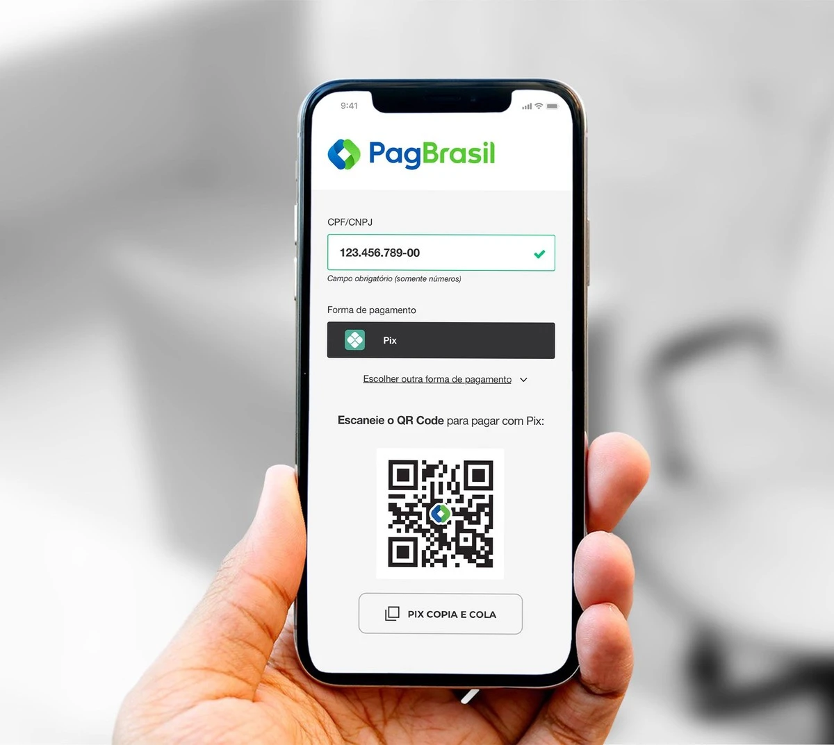 dlaczegopolacym-extra-1.webp Dlaczego Polacy masowo zamieniają karty kredytowe na Pix i jak to ratuje ich portfele? - image 1